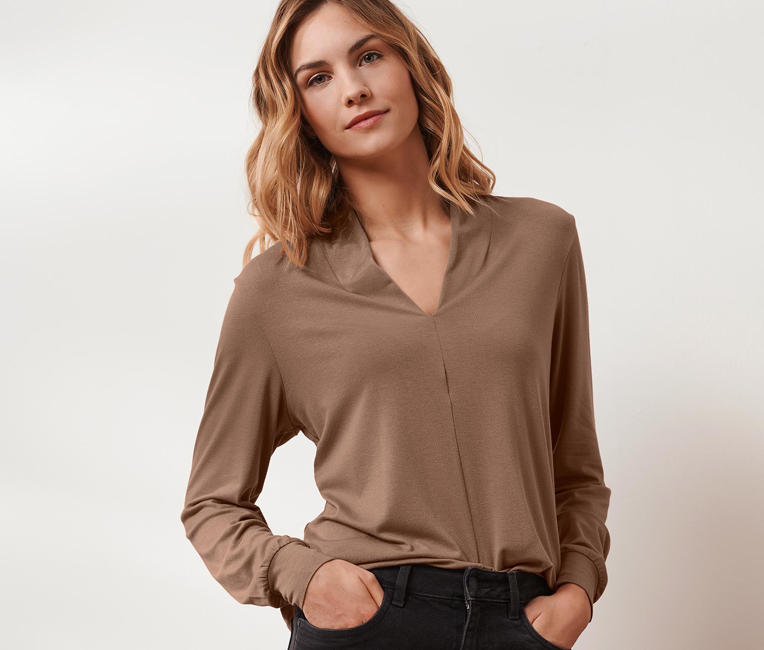 Langarmshirt mit V-Ausschnitt, beige