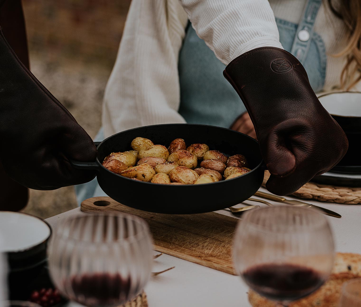 COMBEKK Gusseisen-Servierpfanne »Sous-Chef«