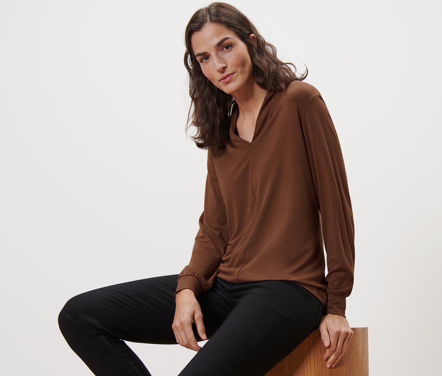 Langarmshirt mit V-Ausschnitt, cognac