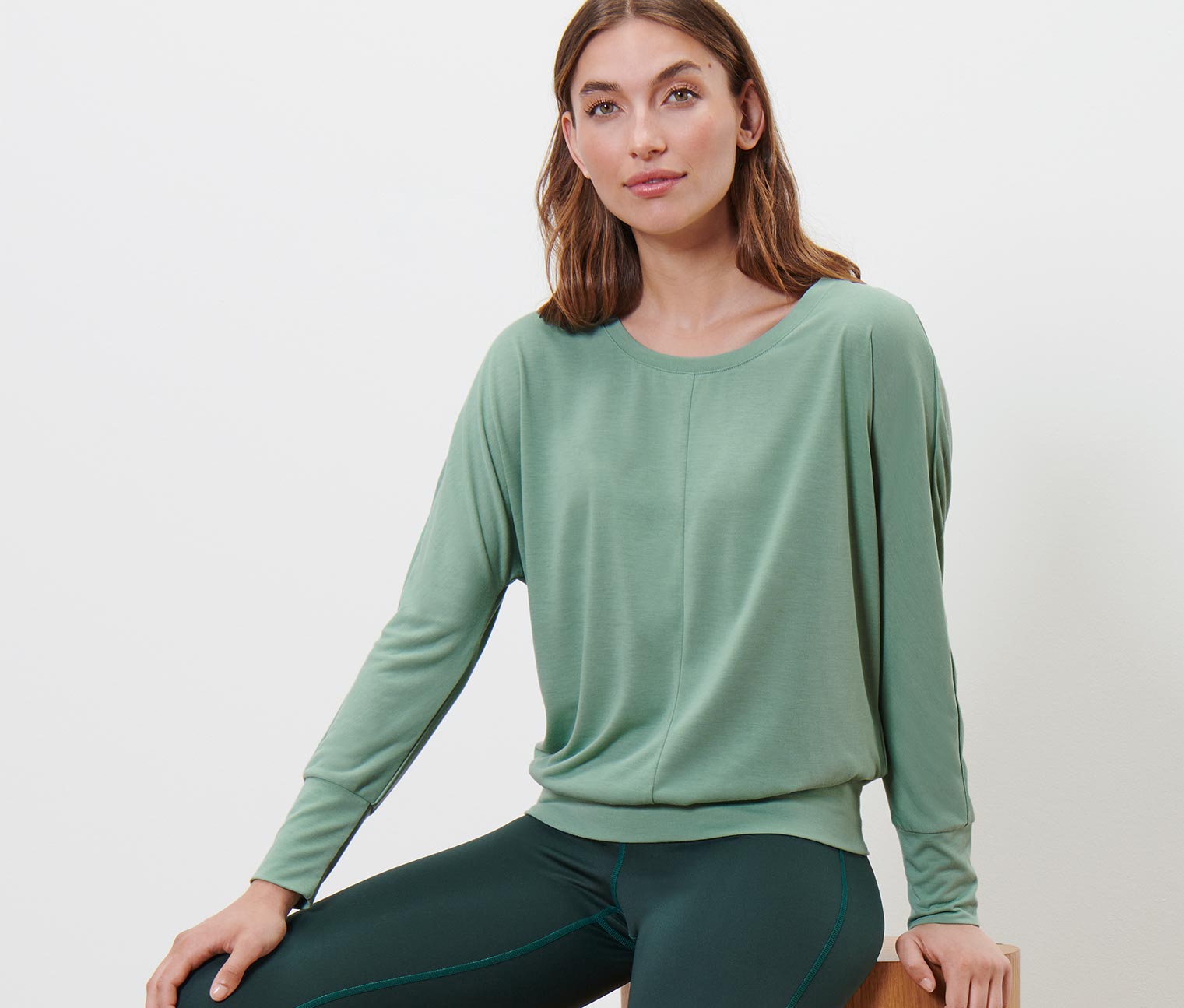 Sport-und-Yogashirt, salbeigrün