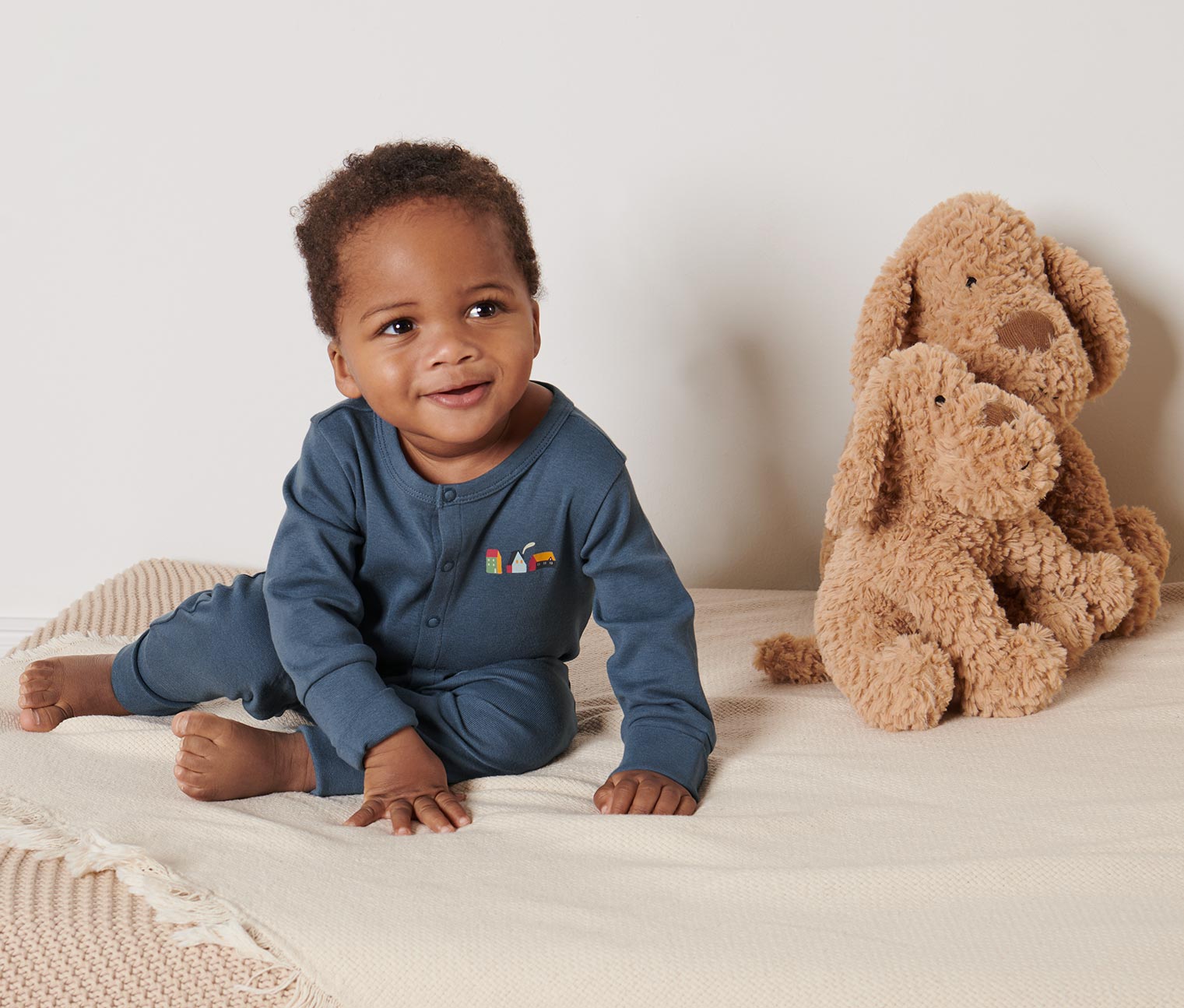 2 Baby-Pyjamas, mittelblau und gestreift