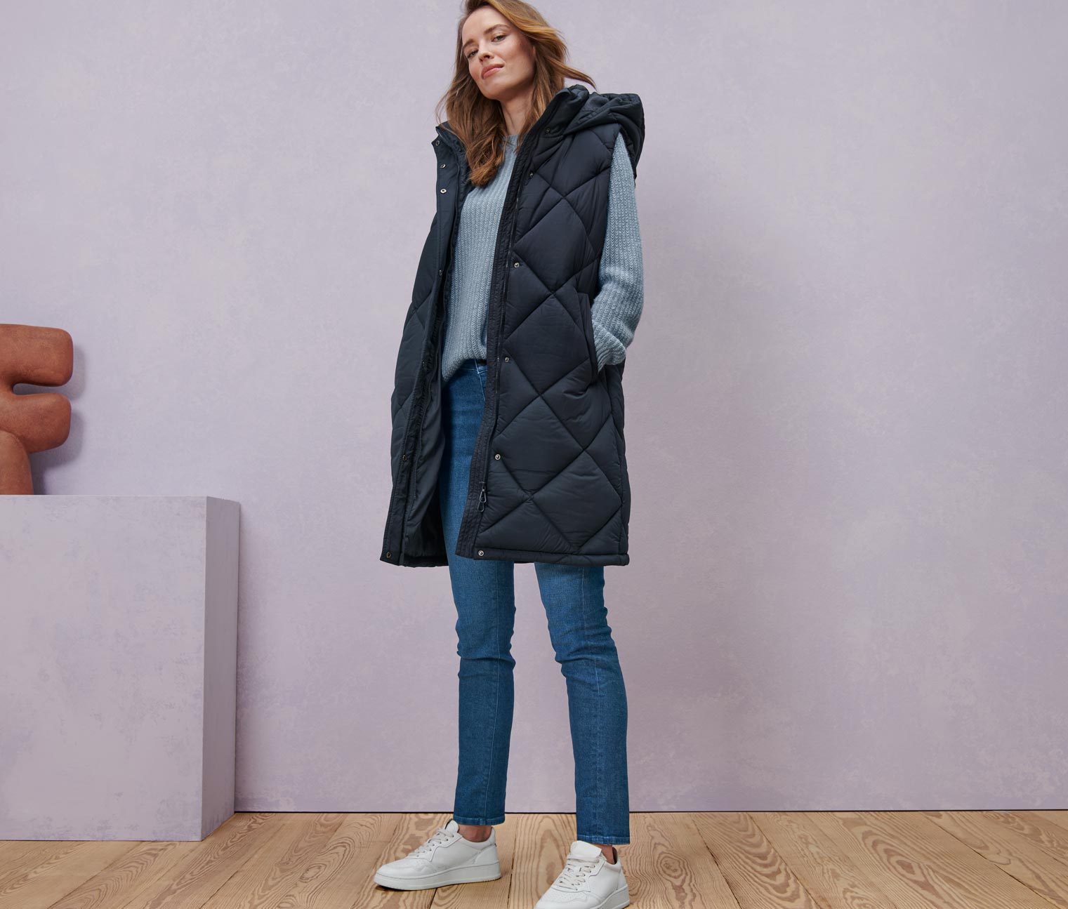 Lange Steppgilet mit Kapuze