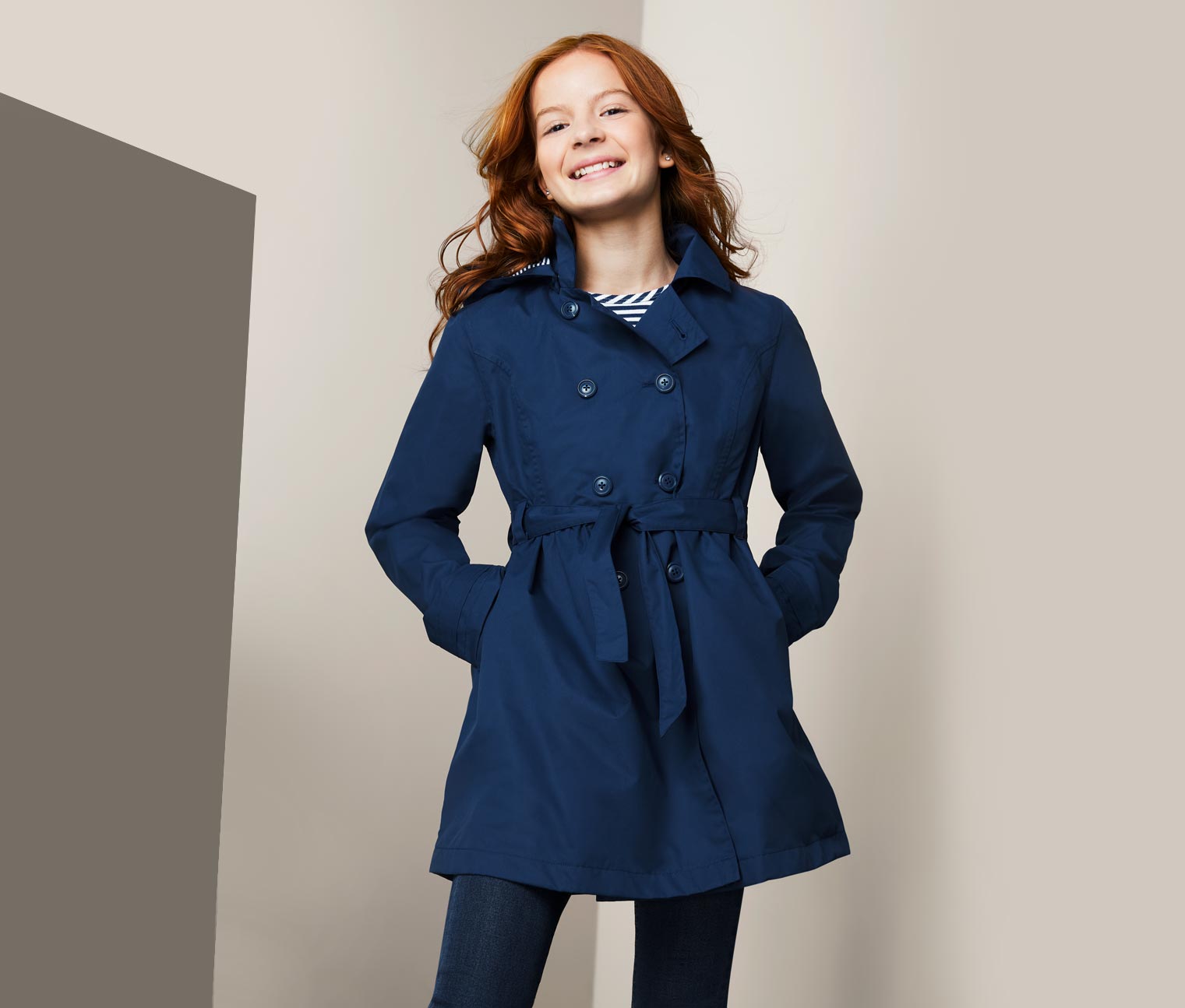 Allwetter-Trenchcoat mit recyceltem Material